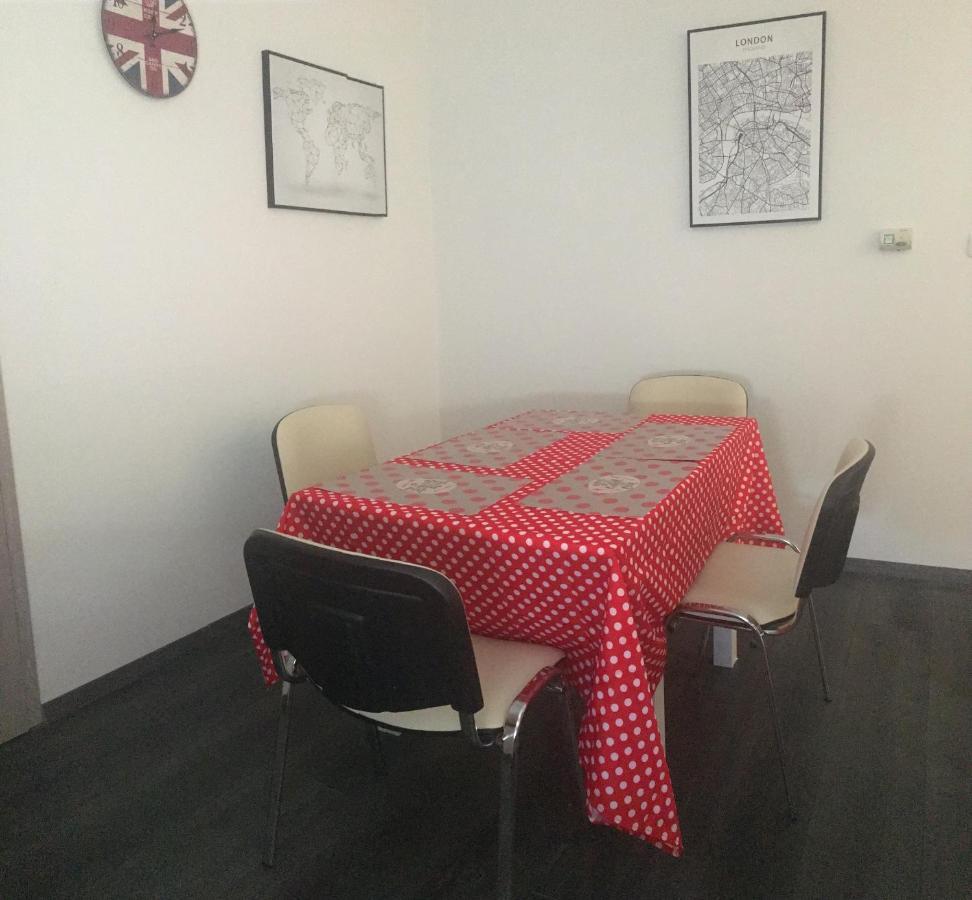 Buckingham Palace Apartman, Ντέμπρετσεν Εξωτερικό φωτογραφία